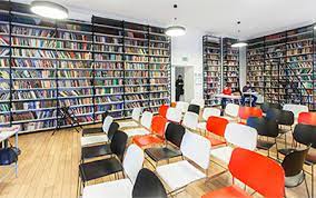Практичная и стильная библиотека для современных учеников. Какую мебель выбрать для школы будущего?
