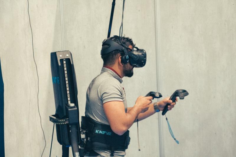 Автономный шлем виртуальной реальности HTC Vive 3: Погружение в Новую Реальность